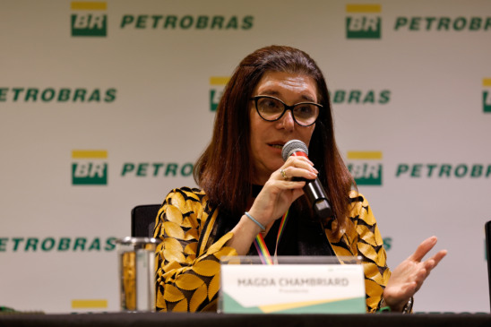A presidente da Petrobras, Magda Chambriard, fala durante  coletiva sobre os resultados financeiros da Petrobras de 2024.  (Foto: Tânia Rêgo/Agência Brasil)