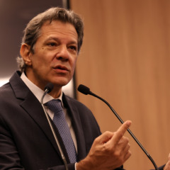 O ministro da Fazenda, Fernando Haddad, durante entrevista coletiva para detalhar duas operações da Polícia Federal para combater a atuação do crime organizado no setor de combustíveis. (Foto: José Cruz/Agência Brasil)