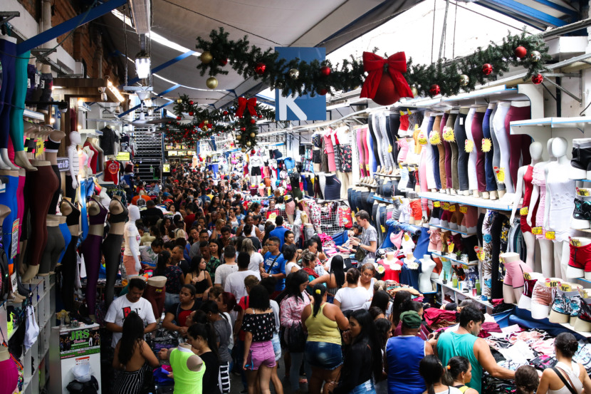 Movimento do comércio popular no Brás no mês do Natal. (Foto:
Rovena Rosa/Agência Brasil)