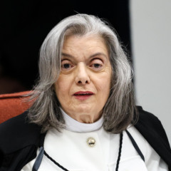 A ministra Cármen Lúcia durante sessão na Primeira Turma do Supremo Tribunal Federal (STF), que realiza o quinto dia de julgamento dos réus do Núcleo 1 da trama golpista, formado pelo ex-presidente Jair Bolsonaro e mais sete aliados. (Foto: Marcelo Camargo/Agência Brasil)