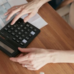 Planejamento financeiro é impactado por nível de formação educacional, diz Nexus (Foto: Mikhail Nilov/Pexels)