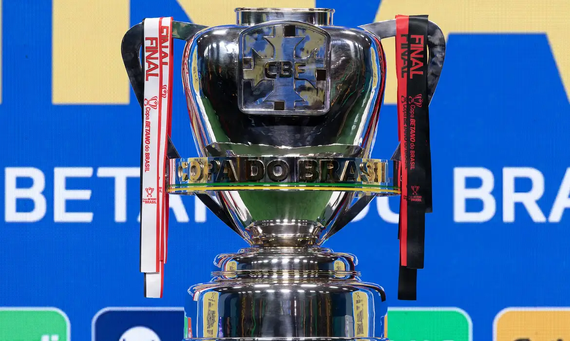 Taça da Copa do Brasil  de 2023 (Foto: Thais Magalhães/CBF)