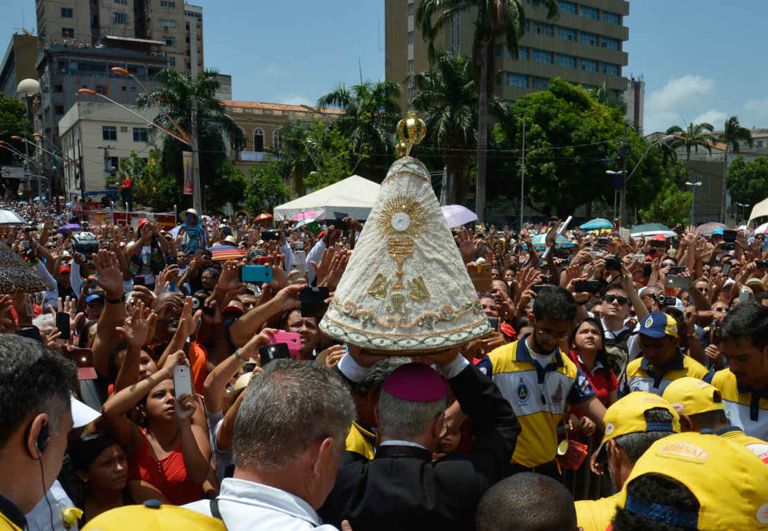Após Romaria Fluvial foi a vez de os motociclistas prestarem homenagem à santa, na Moto Romaria, que saiu do cais do porto em direção ao Colégio Gentil Bittencourt. 2015 (Foto: Wilson Dias/Agência Brasil)