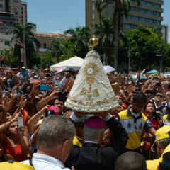 Após Romaria Fluvial foi a vez de os motociclistas prestarem homenagem à santa, na Moto Romaria, que saiu do cais do porto em direção ao Colégio Gentil Bittencourt. 2015 (Foto: Wilson Dias/Agência Brasil)