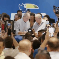 Ao lado do ex-senador Tasso Jereissati (dir.), Ciro Gomes assinou a ficha de filiação ao PSDB ...

Leia mais no texto original: (https://www.poder360.com.br/poder-partidos-politicos/ciro-gomes-filia-se-ao-psdb-e-critica-o-pt-aqui-nao-tem-ladrao/)
© 2025 Todos os direitos são reservados ao Poder360, conforme a Lei nº 9.610/98. A publicação, redistribuição, transmissão e reescrita sem autorização prévia são proibidas. Foto: Reprodução/ YouTube - @psdbceara45