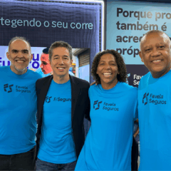 Foto:Ronaldo Gama, Head da Favela Seguros, Rubens Filho, diretor de novos negócios, Celso Athayde, fundador da Favela Holding, Rafaela Silva, judoca Campeã Olímpica no Stand da Favela Seguro
