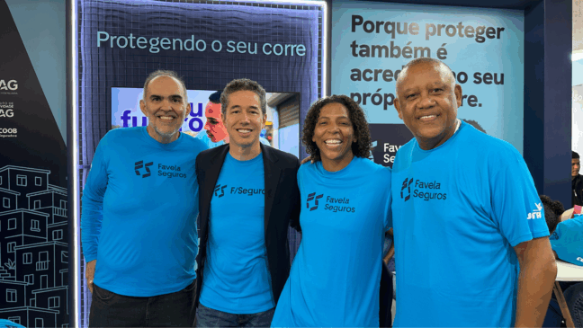 Foto:Ronaldo Gama, Head da Favela Seguros, Rubens Filho, diretor de novos negócios, Celso Athayde, fundador da Favela Holding, Rafaela Silva, judoca Campeã Olímpica no Stand da Favela Seguro Foto:Ronaldo Gama, Head da Favela Seguros, Rubens Filho, diretor de novos negócios, Celso Athayde, fundador da Favela Holding, Rafaela Silva, judoca Campeã Olímpica no Stand da Favela Seguro
