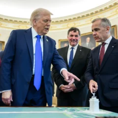 Donald Trump e primeiro-ministro do Canadá Mark Carney durante encontro na Casa Branca (Foto: divulgação/ Casa Branca)