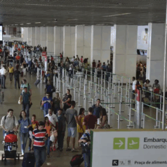 Movimento de passageiros no Aeroporto Internacional Juscelino Kubitschek, em Brasília - Foto: Valter Campanato/Arquivo/Agência Brasil
