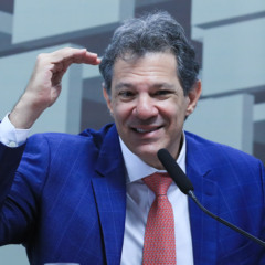 O ministro da Fazenda, Fernando Haddad, participa de audiência pública na Comissão de Assuntos Econômicos (CAE) do Senado. Em debate, o projeto de lei (PL 1.087/2025) do governo que isenta do Imposto de Renda quem ganha até R$ 5 mil. (Foto: Lula Marques/ Agência Brasil)