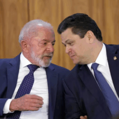 Presidente Lula e o presidente do Senado, Davi Alcolumbre — Foto: José Cruz/Agência Brasil
