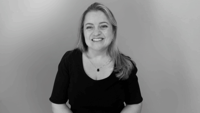 Prêmio ABAI 2025: Carolina Fernandes é finalista na categoria Melhor Assessora