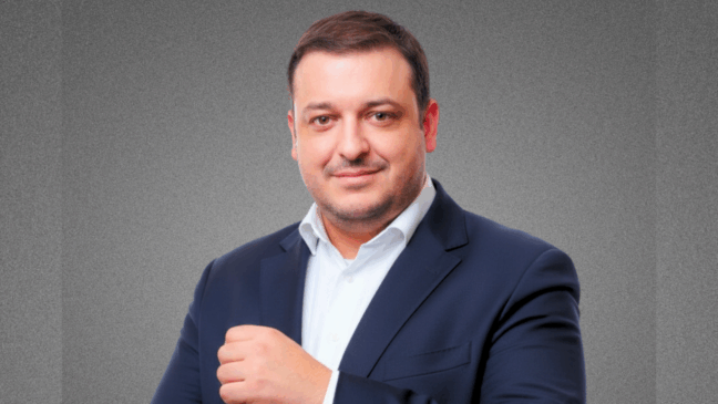 Prêmio ABAI 2025: Conheça Carlos Hotz, finalista a Melhor Assessor do Ano