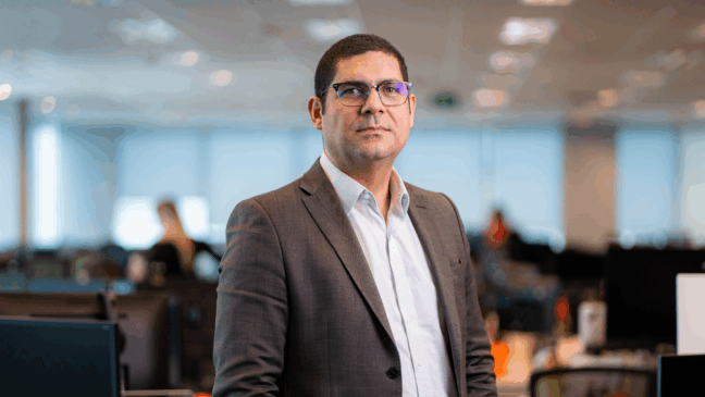 Prêmio ABAI 2025: Carlos Leão é finalista a Melhor Assessor do Ano