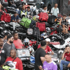 Entregadores de aplicativo (Crédito: Paulo Pinto/ Agência Brasil)

