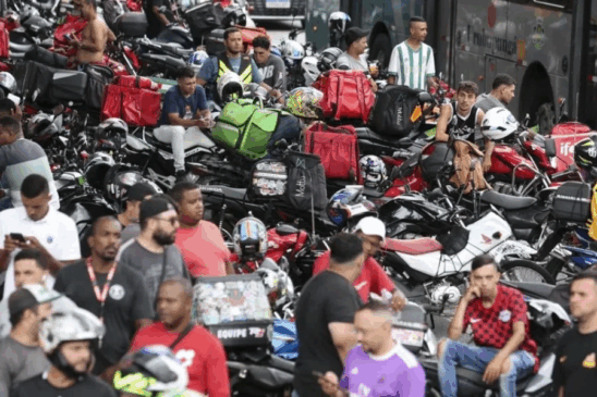 Entregadores de aplicativo (Crédito: Paulo Pinto/ Agência Brasil)

