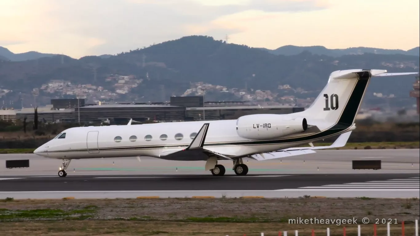 Jatinho personalizado Gulfstream V, avaliado em aproximadamente - R$ 80 milhões. ( Foto: Reprodução/YouTube) Jatinho personalizado Gulfstream V, avaliado em aproximadamente - R$ 80 milhões. ( Foto: Reprodução/YouTube)