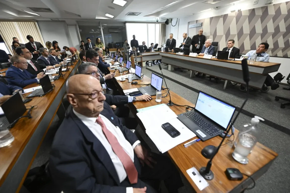 Senadores durante reunião da CCJ nesta quarta-feira (17) para análise do PL da Dosimetria • Foto: Saulo Cruz/Agência Senado Senadores durante reunião da CCJ nesta quarta-feira (17) para análise do PL da Dosimetria • Foto: Saulo Cruz/Agência Senado