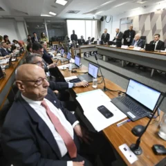 Senadores durante reuni&atilde;o da CCJ nesta quarta-feira (17) para an&aacute;lise do PL da Dosimetria  &bull; Foto: Saulo Cruz/Ag&Atilde;&ordf;ncia Senado