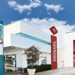 Farmácias RD Saúde, Drogasil e Droga Raia Lado a lado