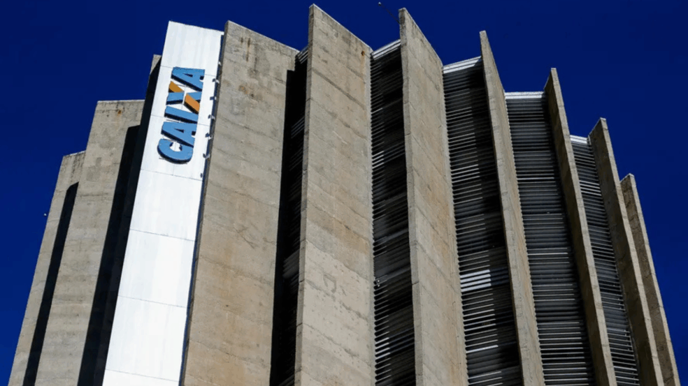 Prédio da Caixa de baixo para cima