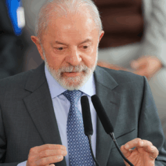 Presidente Lula falando