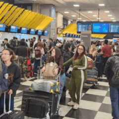 Aeroporto de congonhas lotado com Voos em são paulo cancelados