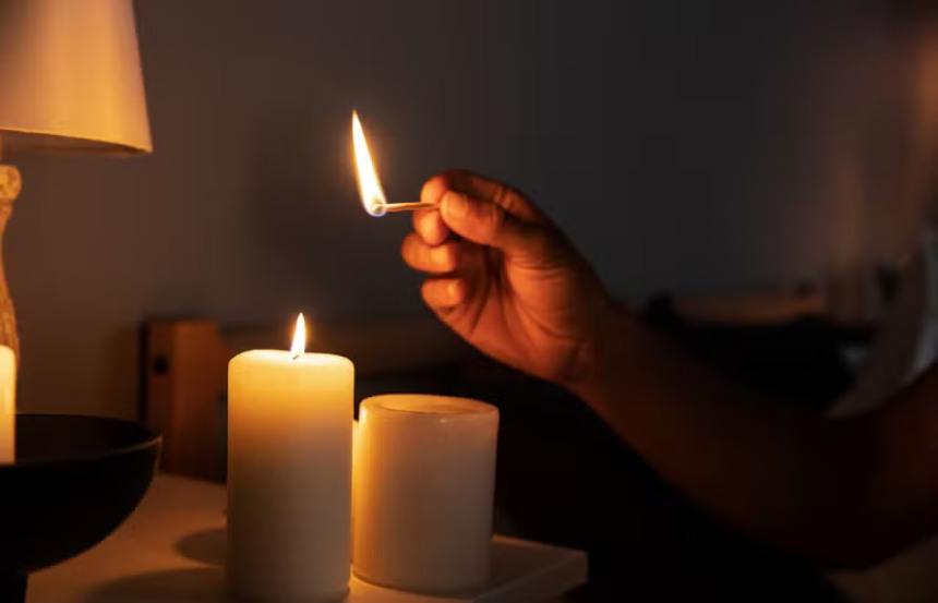 Itens são cruciais para enfrentar imprevistos durante cortes de energia — Foto: Freepik / Creative Commons
