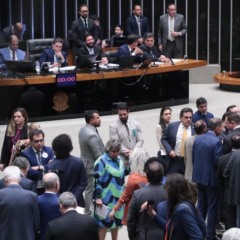 Deputados na sessão do Plenário Fonte: Agência Câmara de Notícias