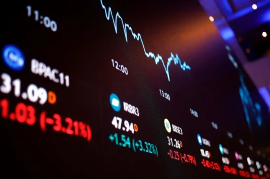 Painel de cotações na B3. Fonte: Amanda Perobelli/REUTERS
