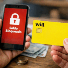 Imagem horizontal realista mostrando uma m&atilde;o segurando um cart&atilde;o do Will Bank diante de um smartphone com mensagem de saldo bloqueado na tela. A cena representa clientes enfrentando dificuldades para acessar valores na conta digital, ilustrando reportagens sobre instabilidade ou bloqueio de saldo no Will Bank. Composi&ccedil;&atilde;o limpa, ilumina&ccedil;&atilde;o natural e elementos financeiros ao fundo refor&ccedil;am o contexto banc&aacute;rio.