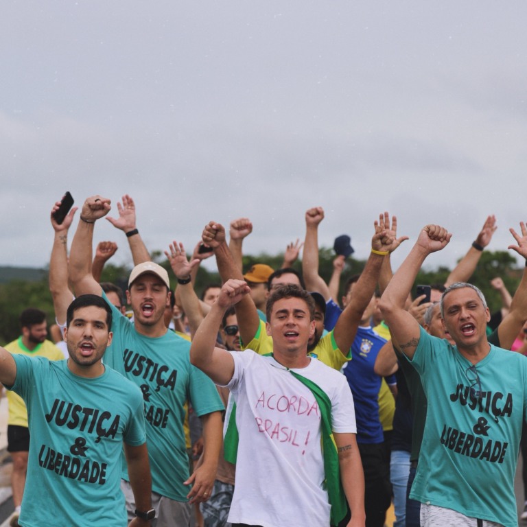 Parlamentares caminham de Minas Gerais à Brasília em protesto pela liberdade de Jair Bolsonaro e condenados pelos atos no 8 de Janeiro.