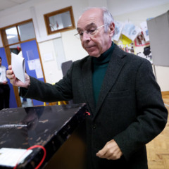 O candidato presidencial Lu&iacute;s Marques Mendes vota este domingo em Lisboa. Foto: Rodrigo Antunes (REUTERS)
