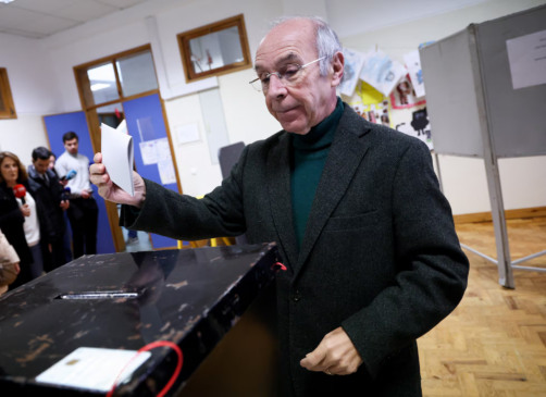 O candidato presidencial Luís Marques Mendes vota este domingo em Lisboa. Foto: Rodrigo Antunes (REUTERS)