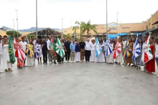 Representantes das escolas de samba do Grupo Especial do RJ (Crédito: Tomaz Silva/Agência Brasil)

