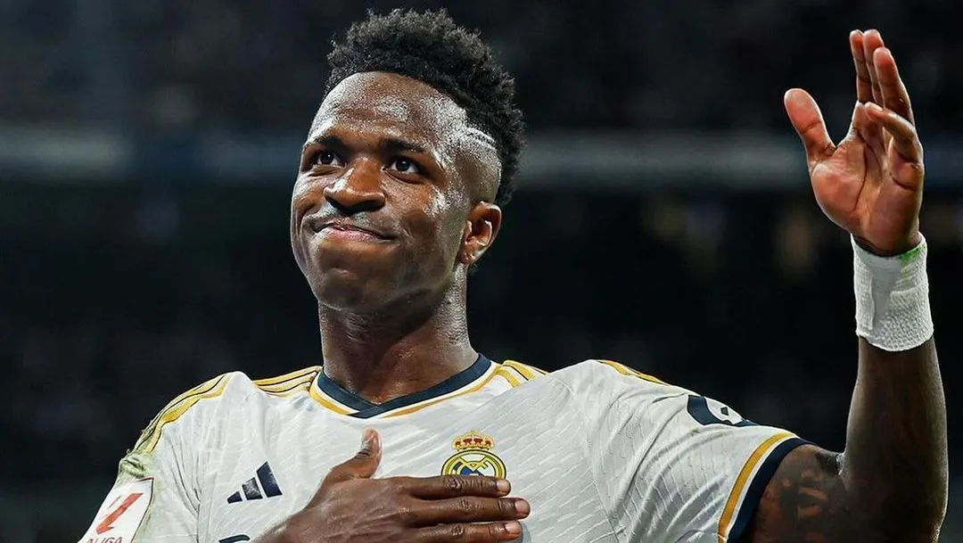 Vinicius Junior acenando ao chelsea Vinicius Junior acenando ao chelsea