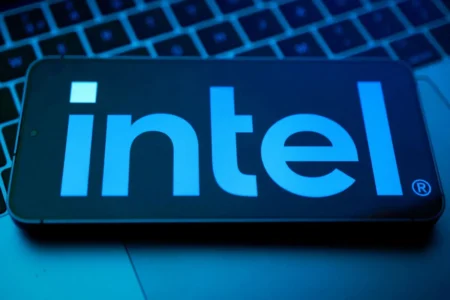 Intel registra queda acentuada após resultados financeiros decepcionantes
