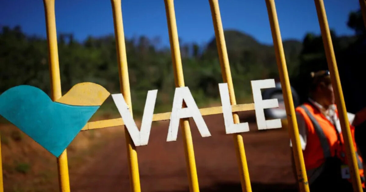 Vale (VALE3) sobe quase 2% com minério e cobre em alta